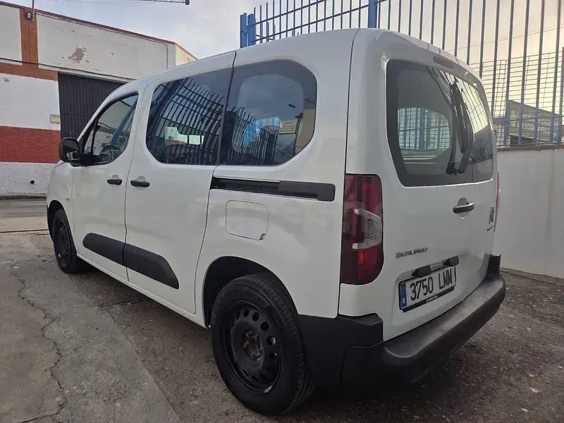 Usado Citroën Berlingo Feel 102 CV (75 kW) 2021 Blanco Monovolumen