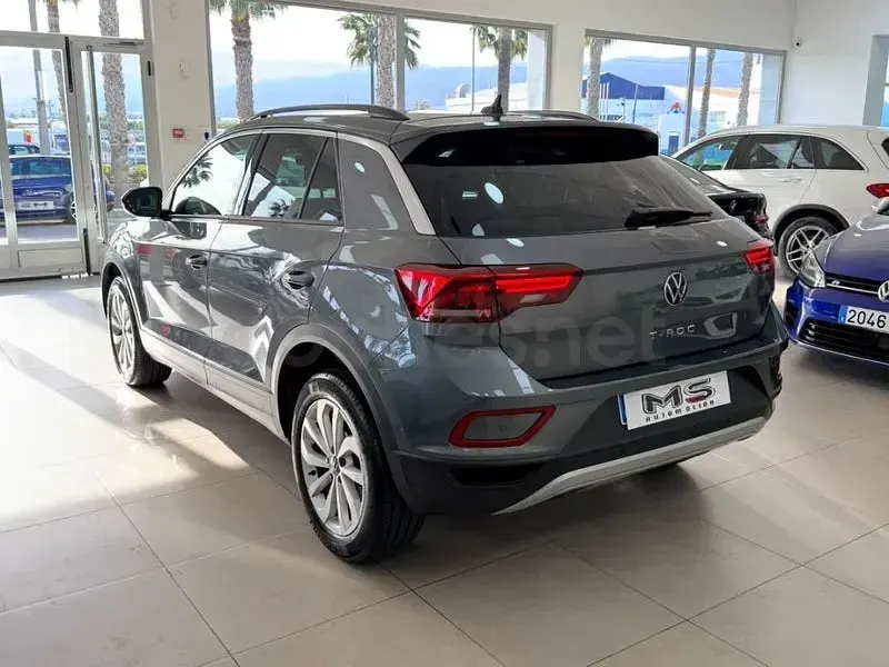 Usado VW T-Roc Life 150 CV (110 kW) 2022 Gris / plata SUV