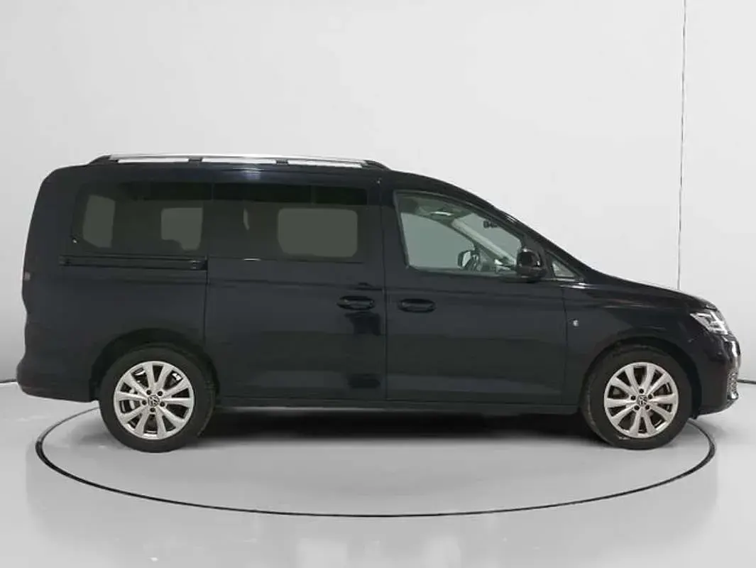 Usado VW Caddy Maxi Life Life 114 CV (83 kW) 2023 Negro Monovolumen