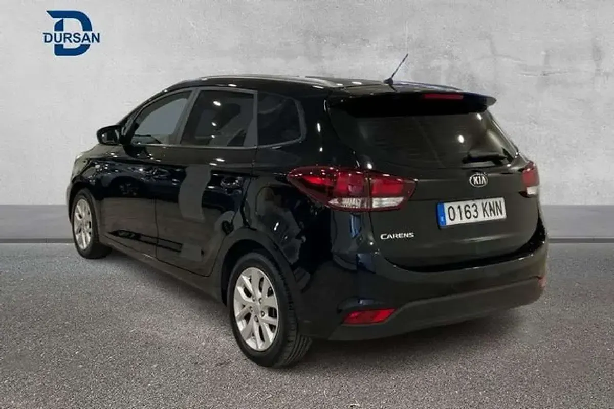 Usado Kia Carens 136 CV (100 kW) 2018 Negro Monovolumen