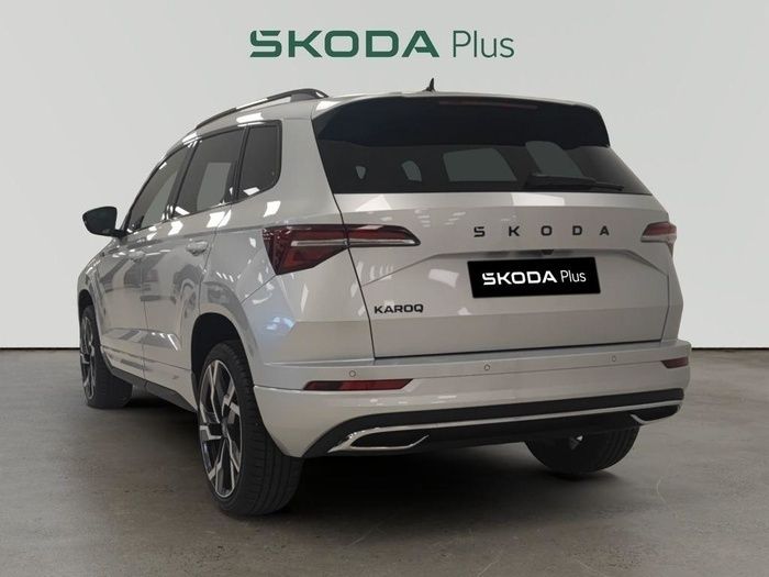Gris plata Nuevo 2025 Skoda Karoq SportLine SUV | 41.990 € - Imagen 1/4