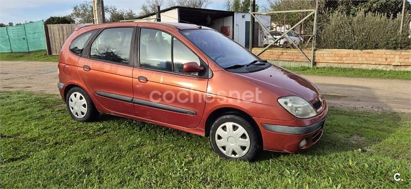 Usado Renault Scénic Dynamique 120 CV (88 kW) 2003 Granate Monovolumen