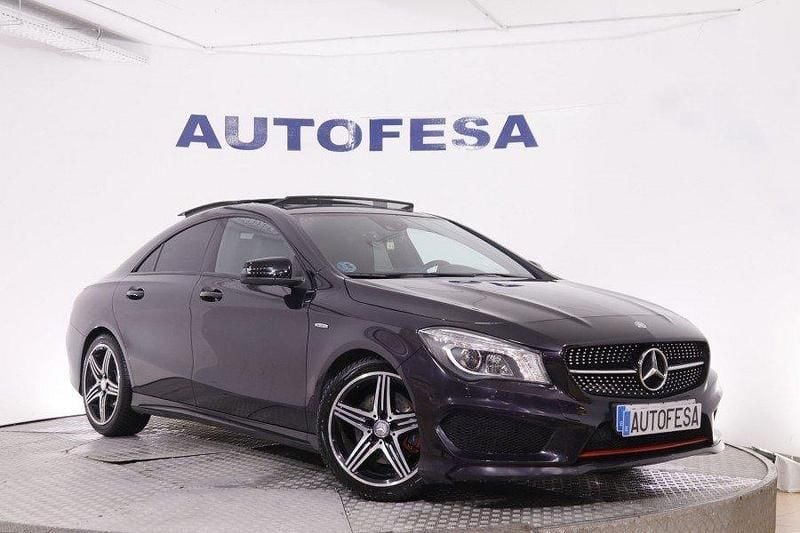 Usado Mercedes CLA250 AMG line 211 CV (155 kW) 2015 Violeta Berlina