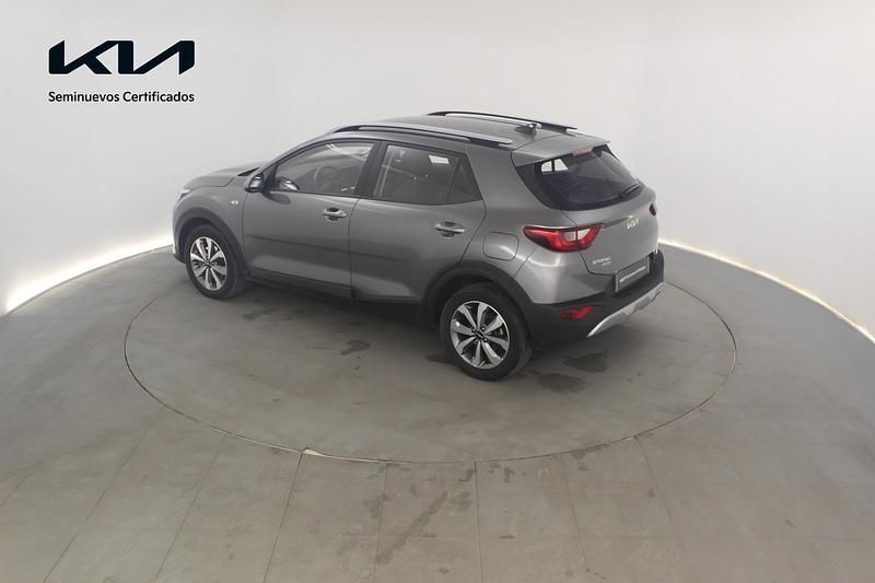 Usado Kia Stonic 100 CV (73 kW) 2025 Gris SUV