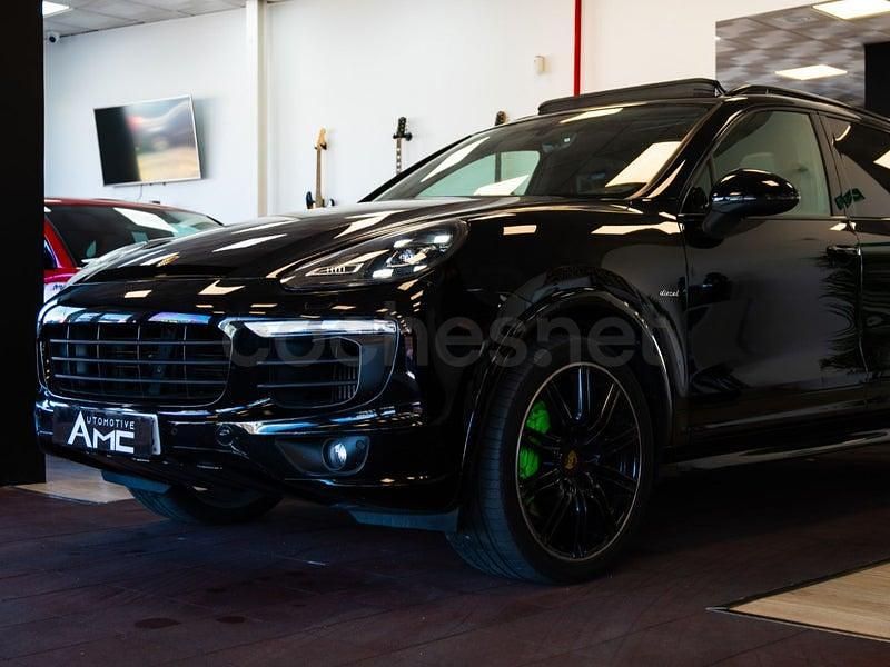 Käytetty Porsche Cayenne 262 HP (192 kW) 2015 Musta Katumaasturi