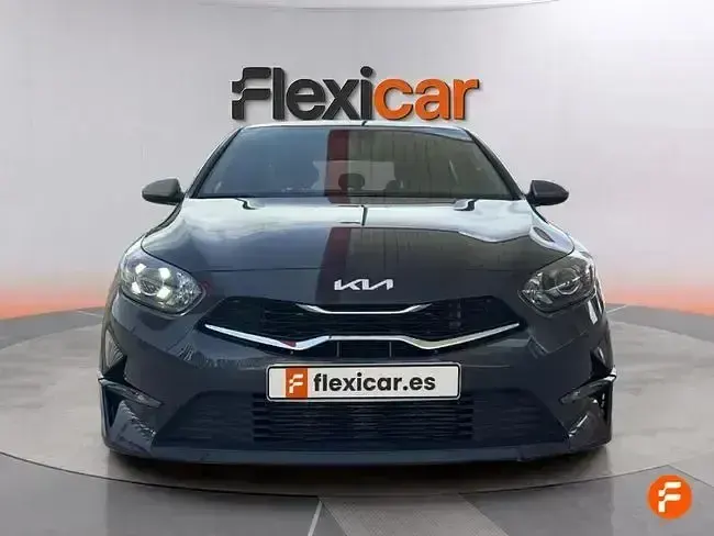 Usado Kia Ceed 136 CV (100 kW) 2023 Gris Utilitario