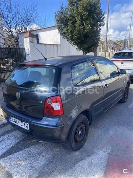 Usado VW Polo Highline 75 CV (55 kW) 2004 Azul Utilitario