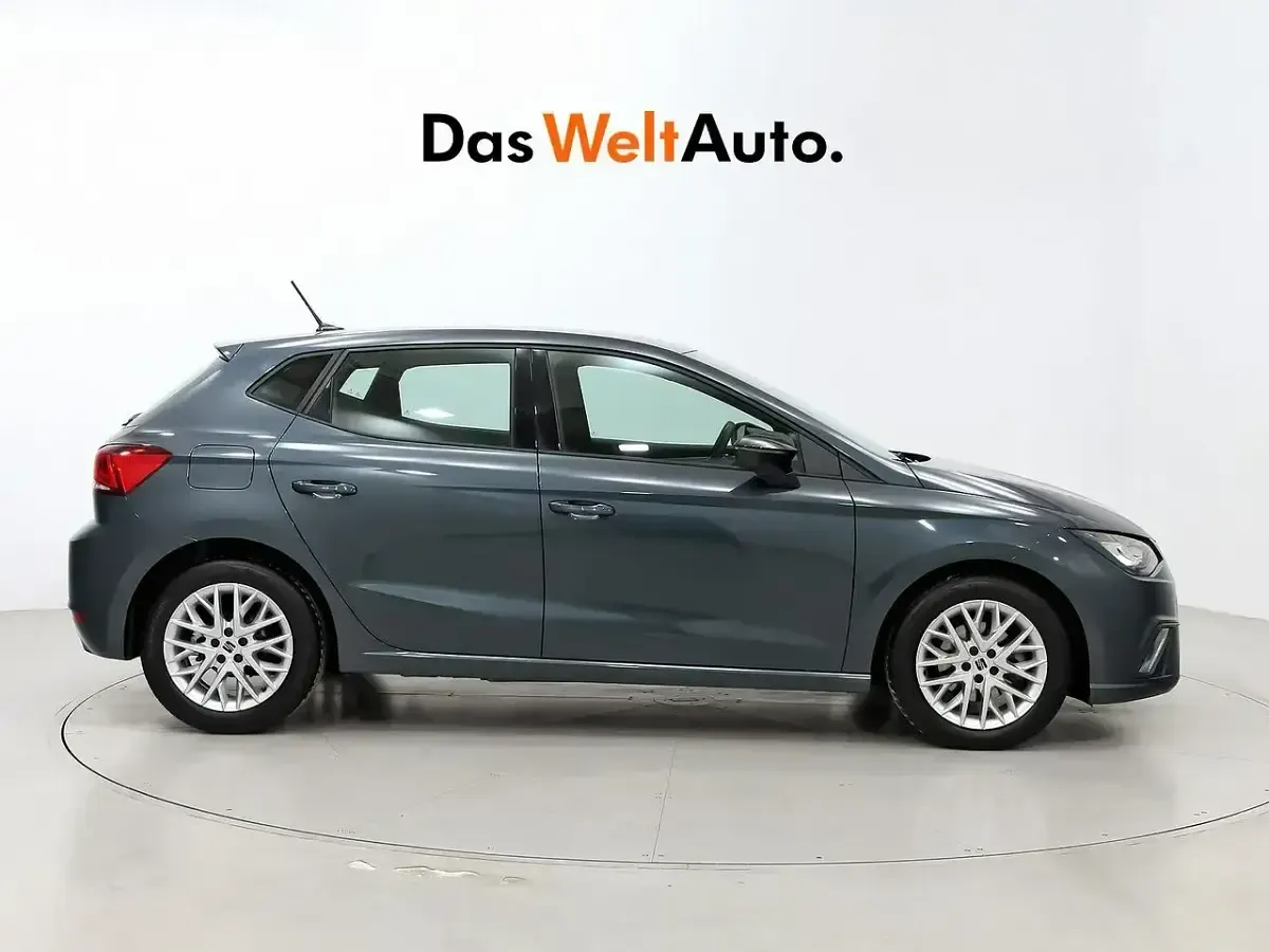 Usado Seat Ibiza FR 115 CV (84 kW) 2025 Gris Utilitario