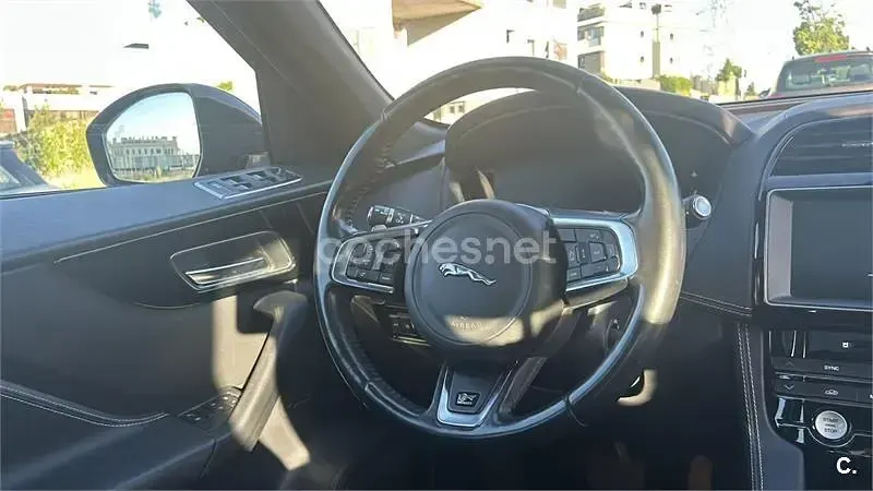 Usado Jaguar F-Pace R-Sport 340 CV (250 kW) 2017 Rojo SUV