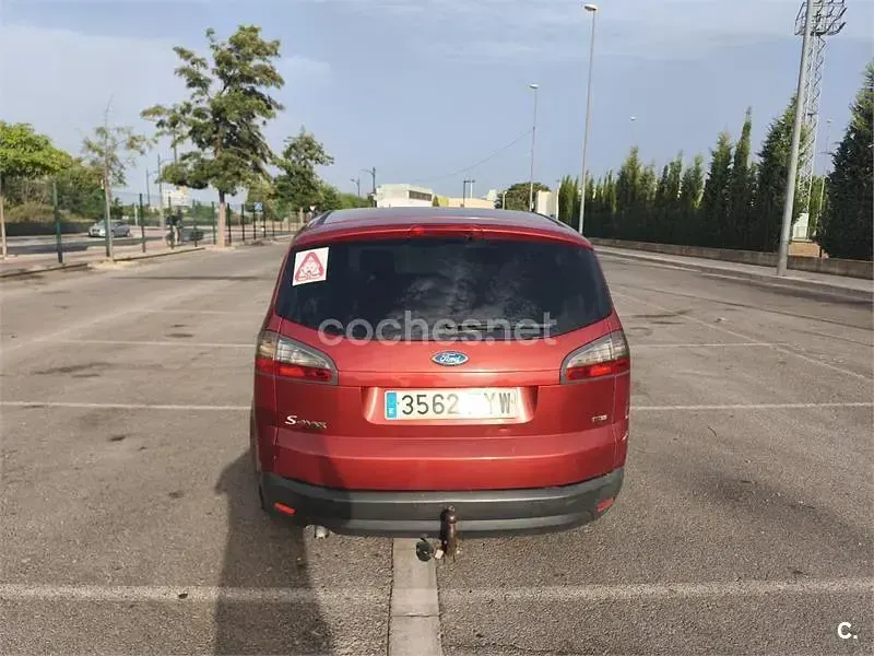 Usado Ford S-MAX Trend 140 CV (102 kW) 2007 Rojo Monovolumen