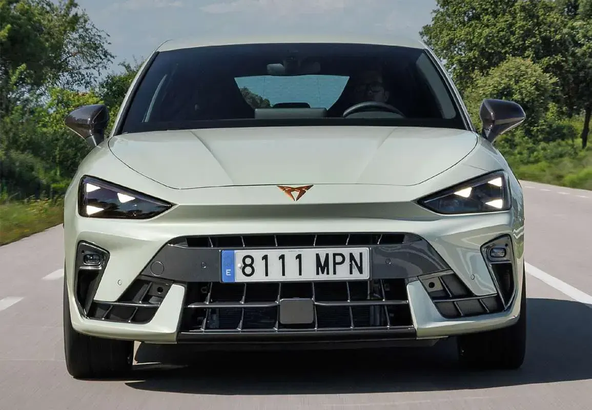 Używany Cupra Leon 150 KM (110 kW) 2024 Szary Hatchback