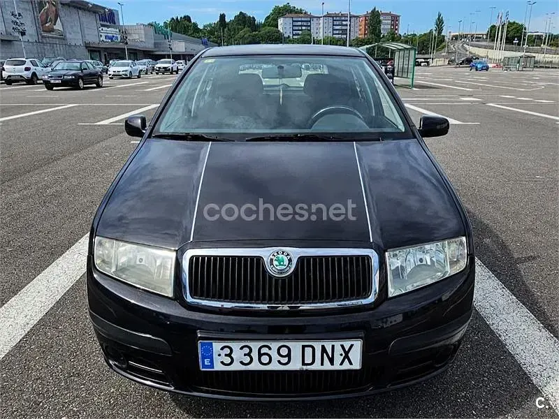 Usado Skoda Fabia 64 CV (47 kW) 2005 Negro Berlina
