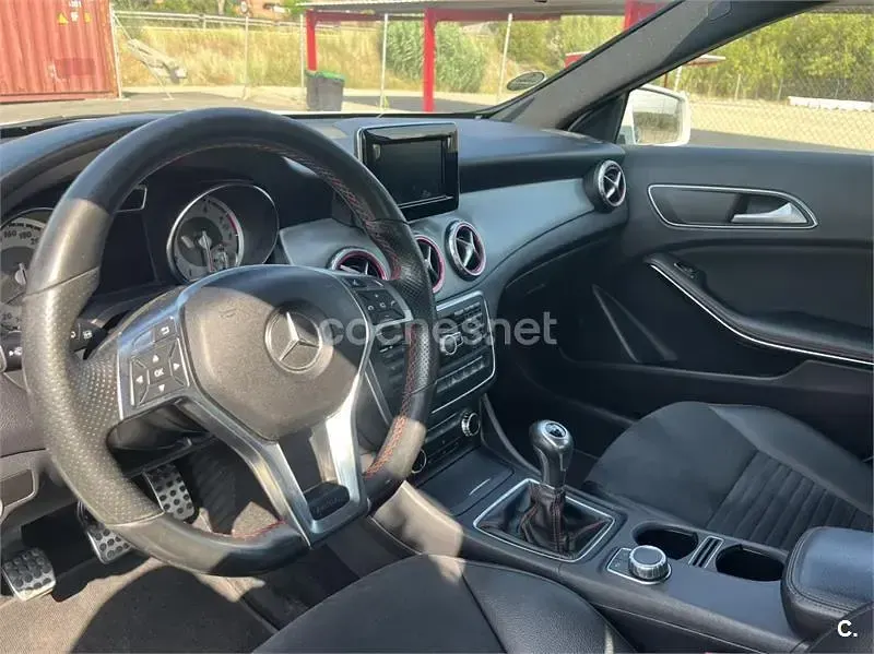 Usado Mercedes GLA200 AMG line 156 CV (114 kW) 2015 Blanco SUV