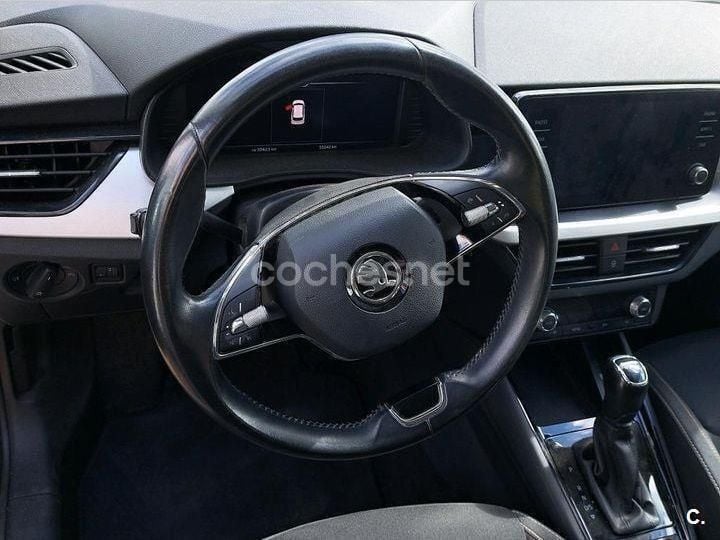 Usado Skoda Kamiq Ambition 110 CV (80 kW) 2021 Blanco SUV