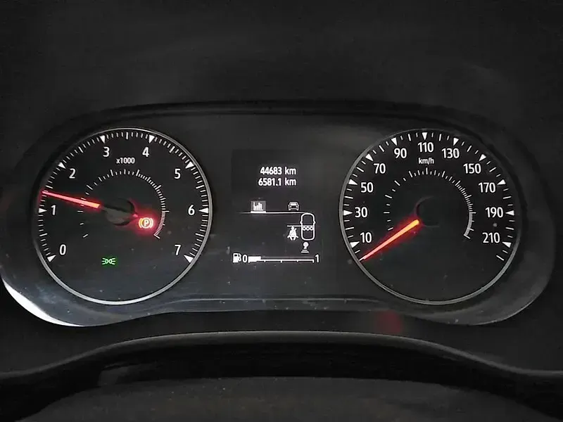 Usado Dacia Sandero Comfort 91 HP (66 kW) 2021 Vermelho Sedan