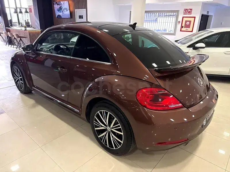 Usado VW Beetle Design 105 CV (77 kW) 2016 Marrón Utilitario