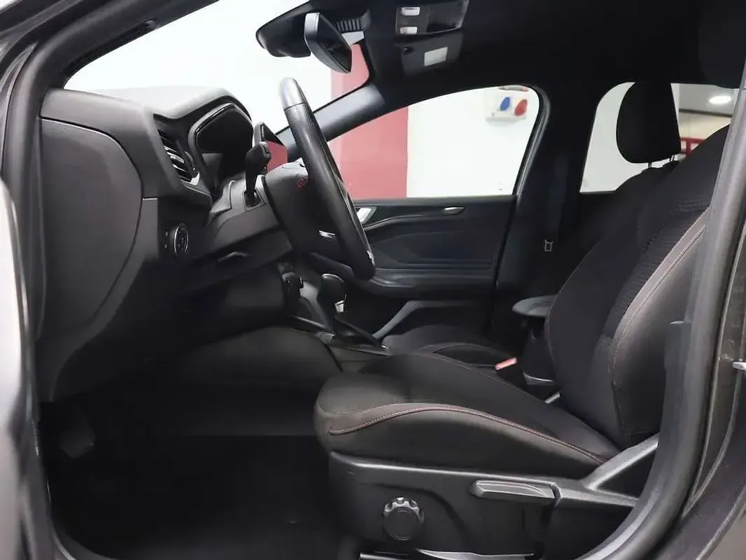 Usado Ford Focus ST-Line 155 CV (114 kW) 2024 Gris Familiar