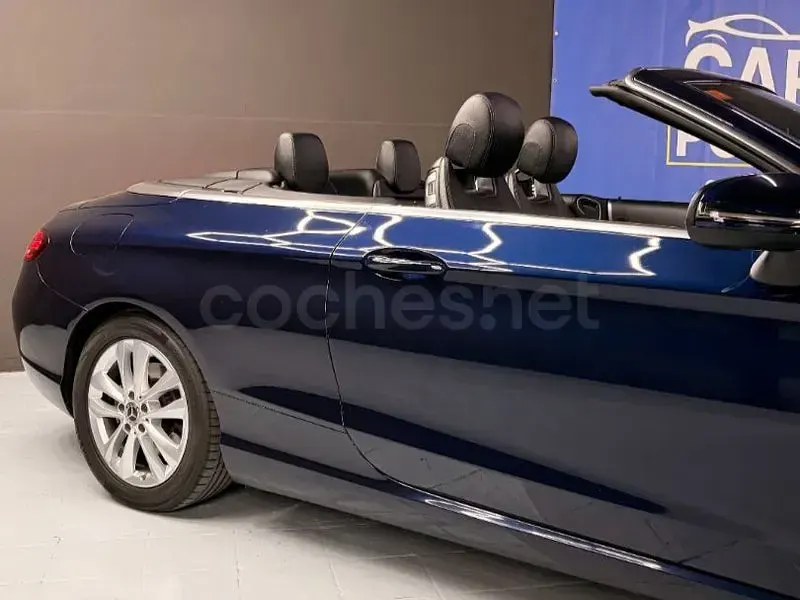 Usado Mercedes C220 194 CV (142 kW) 2019 Azul Descapotable