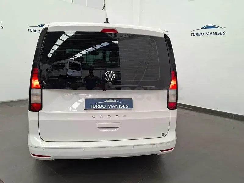 Usado VW Caddy 122 CV (89 kW) 2023 Blanco Monovolumen