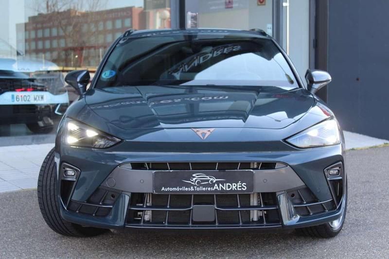 Usado Cupra Leon 150 CV (110 kW) 2024 Azul Familiar