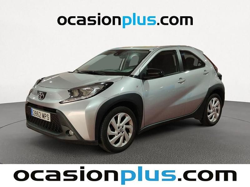 Gris Usado 2024 Toyota Aygo X Play SUV | 12.900 € (Precio justo) - Imagen 1/4