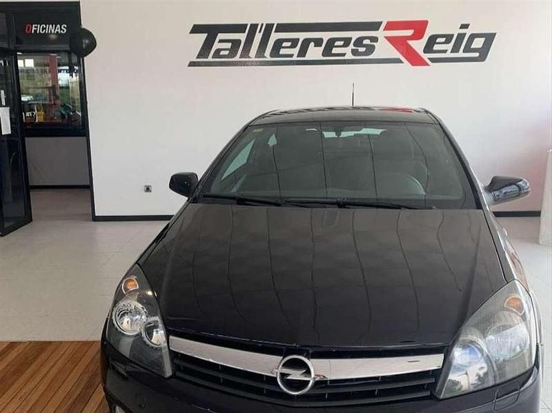 Usado Opel Astra GTC Sport 125 CV (91 kW) 2005 Negro Utilitario