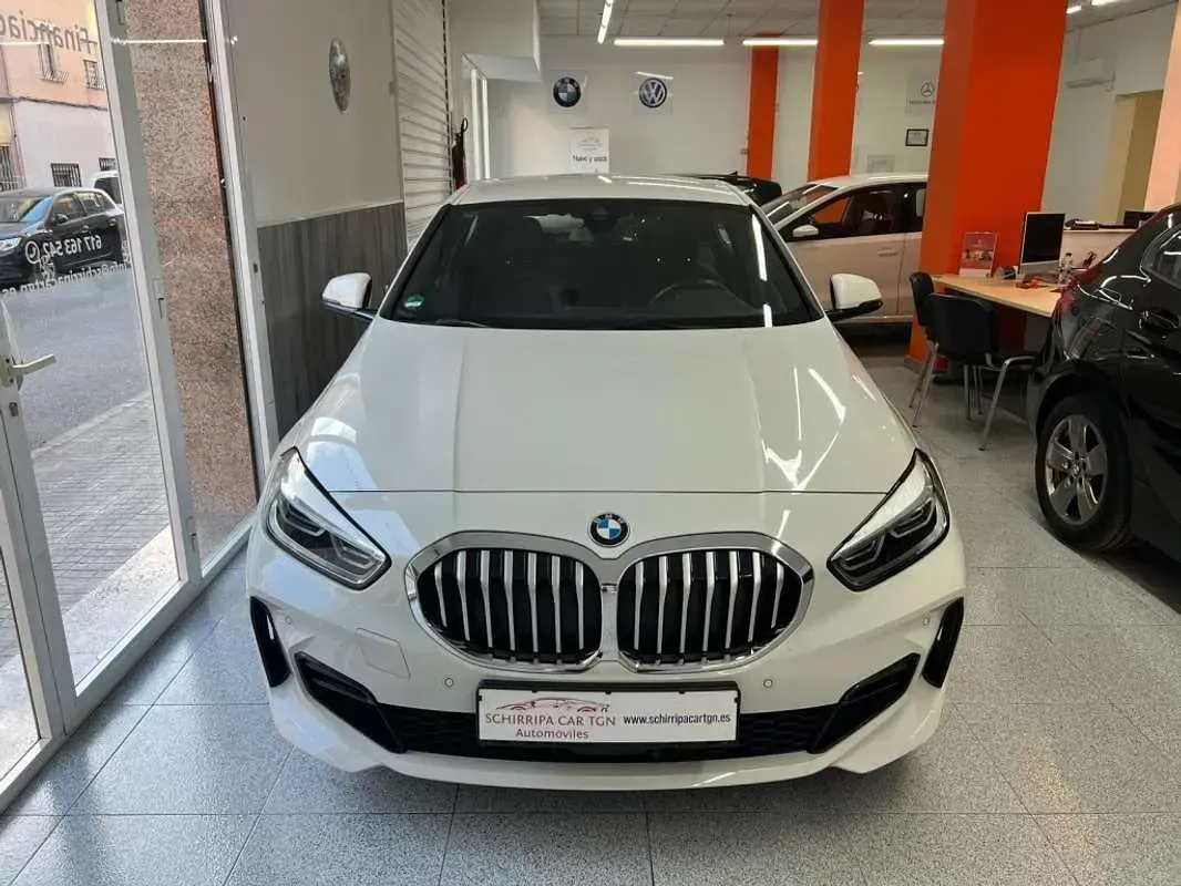 Usado BMW 118 M Sport 136 CV (100 kW) 2022 Blanco Utilitario