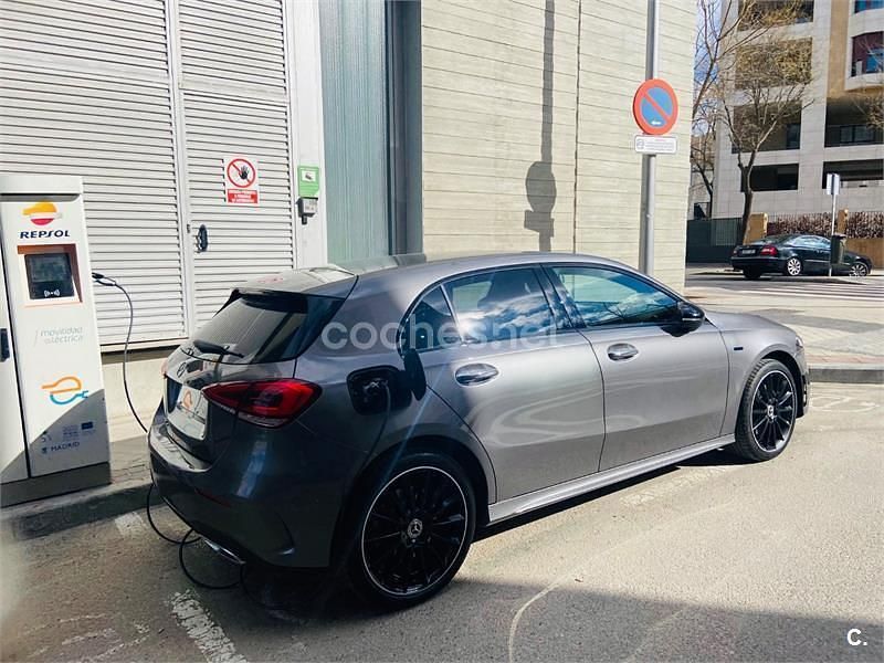 Usado Mercedes A250 218 CV (160 kW) 2021 Gris / plata Berlina