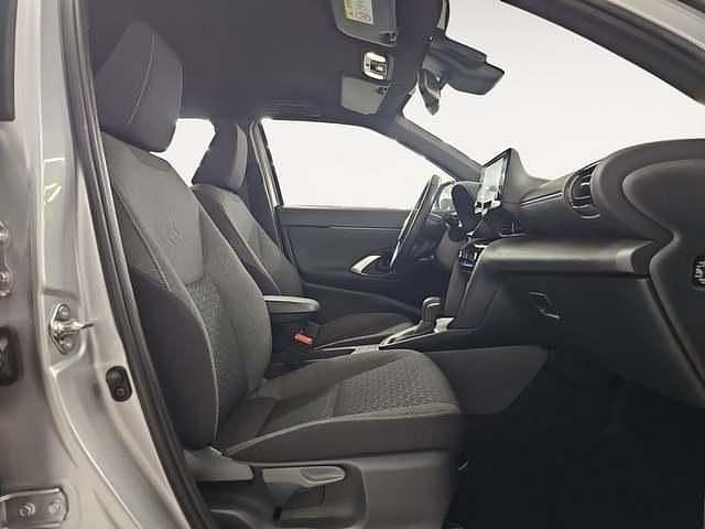 Usado Toyota Yaris Hybrid Active 130 CV (95 kW) 2025 Gris Pickup/Camioneta