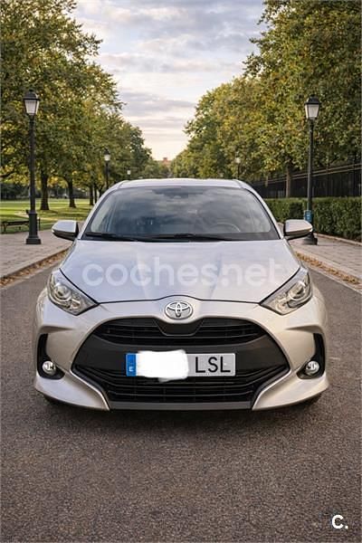 Usado Toyota Yaris 125 CV (91 kW) 2021 Gris / plata Utilitario