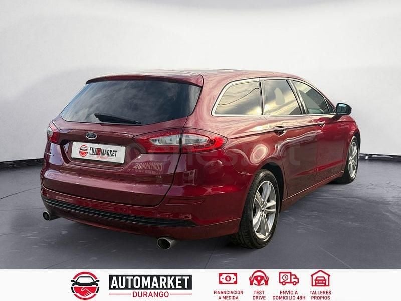 Usado Ford Mondeo Vignale 180 CV (132 kW) 2015 Granate Familiar