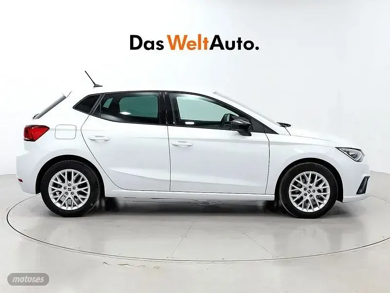 Usado Seat Ibiza FR 115 CV (84 kW) 2025 Blanco Utilitario
