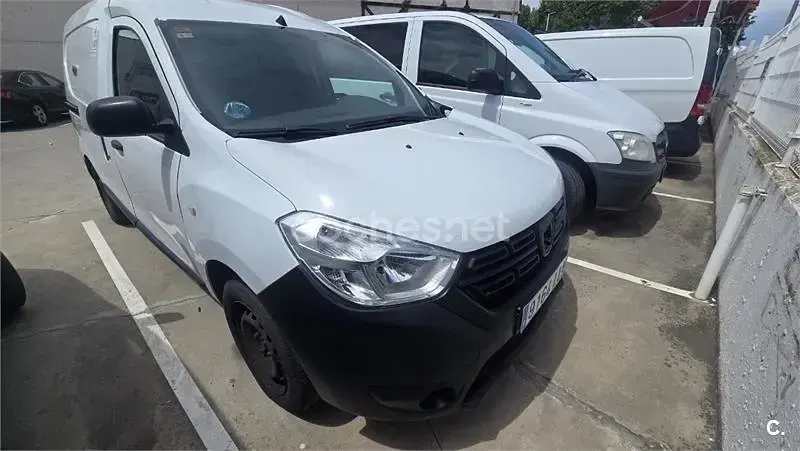 Usado Dacia Dokker Essentiel 102 CV (75 kW) 2019 Blanco Monovolumen