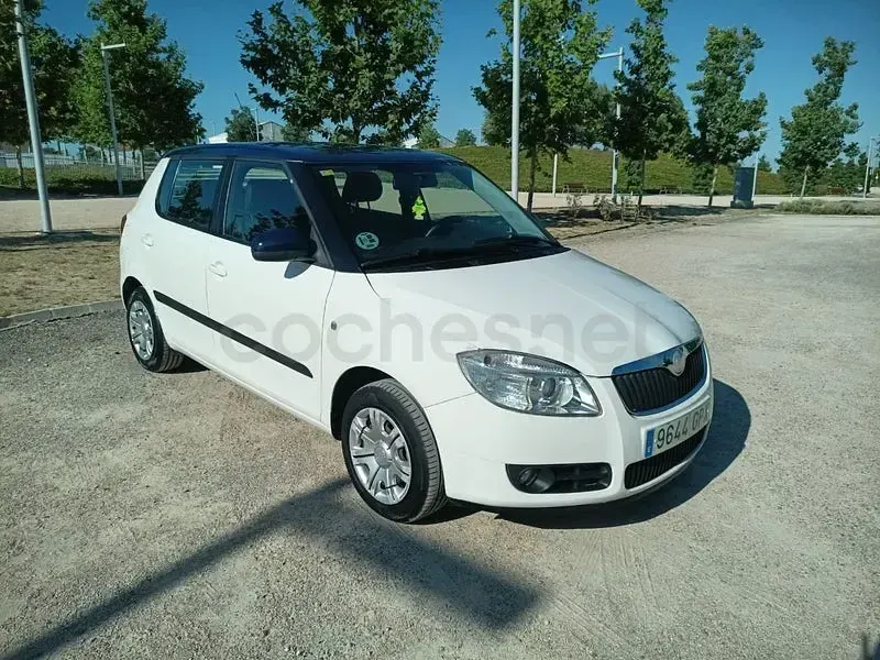 Usado Skoda Fabia 70 CV (51 kW) 2009 Blanco Berlina