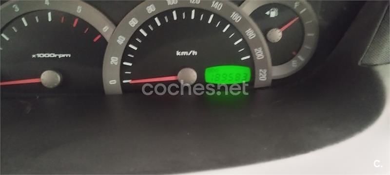 Gris / plata Usado 2005 Ssangyong (KGM) Rodius Limited Monovolumen | 5500 € (Precio justo) - Imagen 1/4