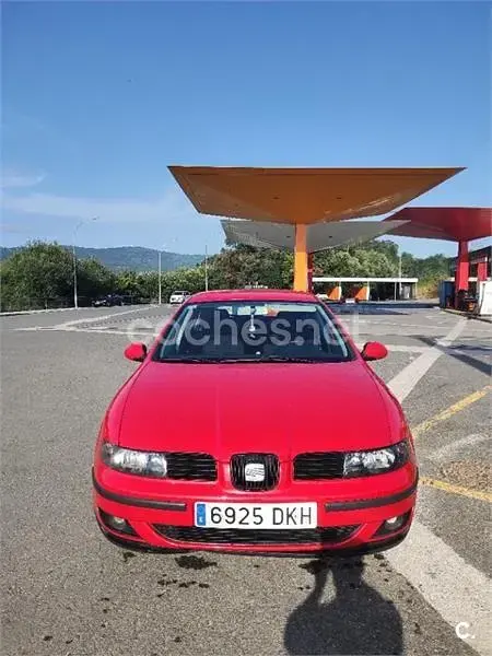 Usado Seat Leon Sport 105 CV (77 kW) 2005 Rojo Utilitario