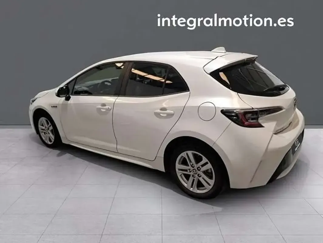 Usado Toyota Corolla Active 122 CV (89 kW) 2022 Beige Berlina