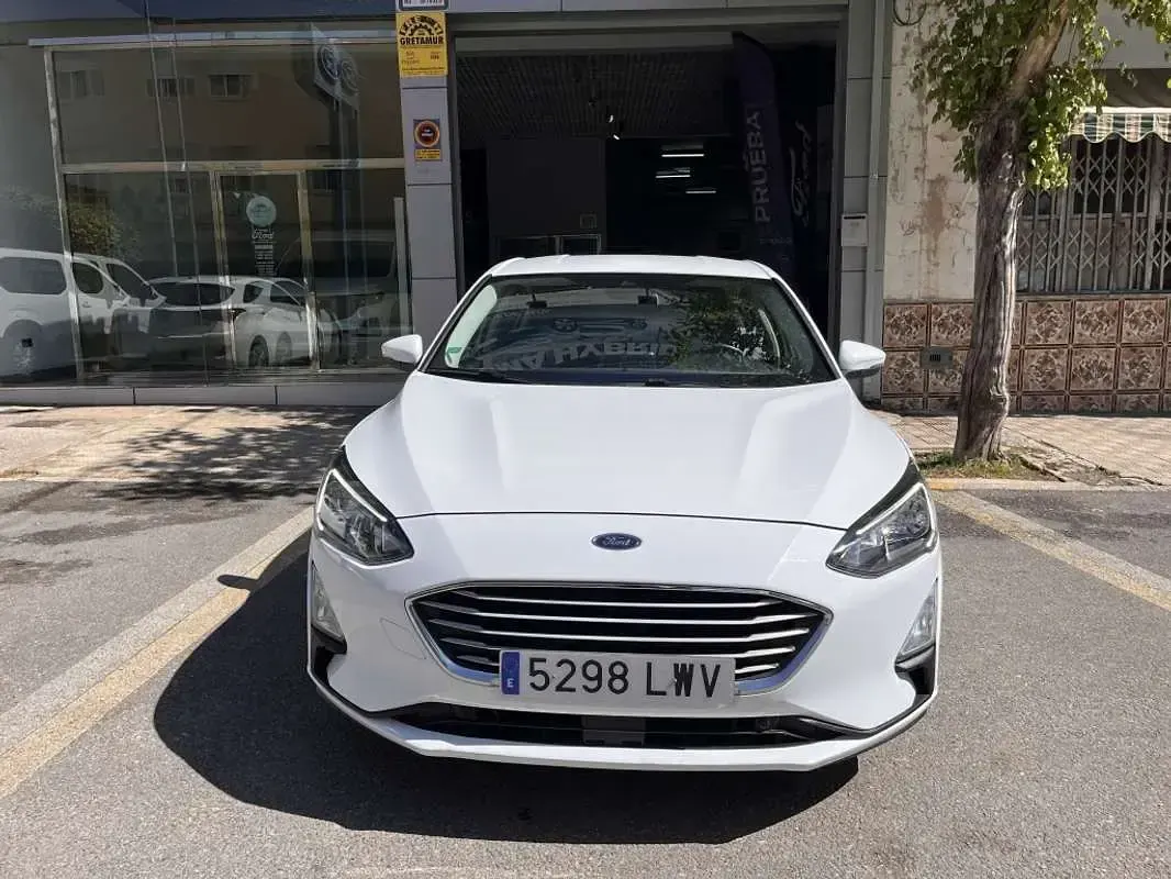 Käytetty Ford Focus Trend 95 HP (69 kW) 2021 Valkoinen Viistoperä