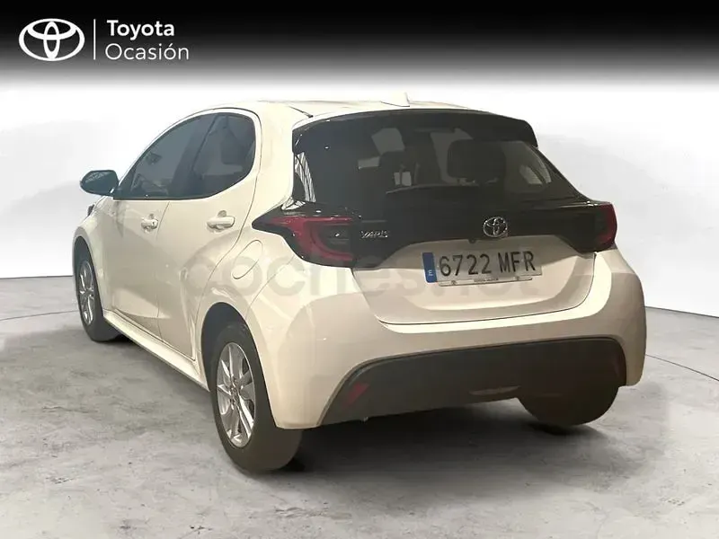 Usado Toyota Yaris 125 CV (91 kW) 2023 Blanco Utilitario