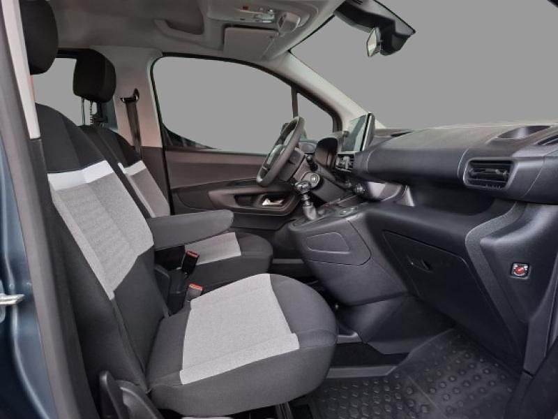 Usado Citroën Berlingo 100 CV (73 kW) 2025 Sirkka green Monovolumen