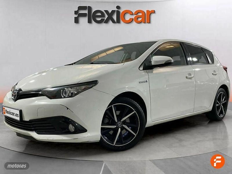 Usado Toyota Auris Hybrid Edition 136 CV (100 kW) 2018 Blanco Berlina