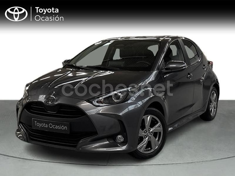 Gris / plata Usado 2021 Toyota Yaris Hybrid Active Berlina | 22.400 € (Un poco caro) - Imagen 1/4