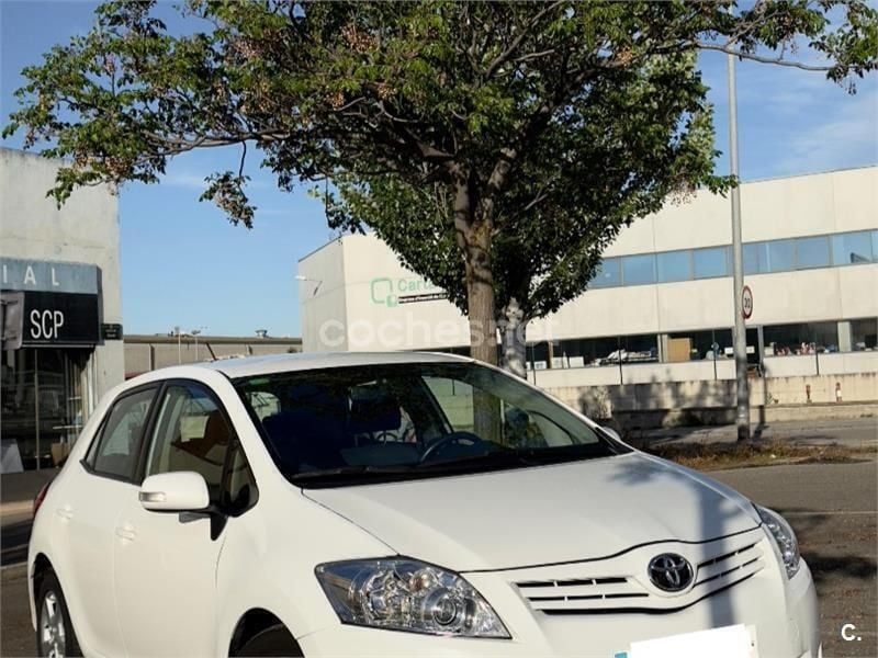 Blanco Usado 2010 Toyota Auris Advance Berlina | 6000 € (Precio justo) - Imagen 1/4