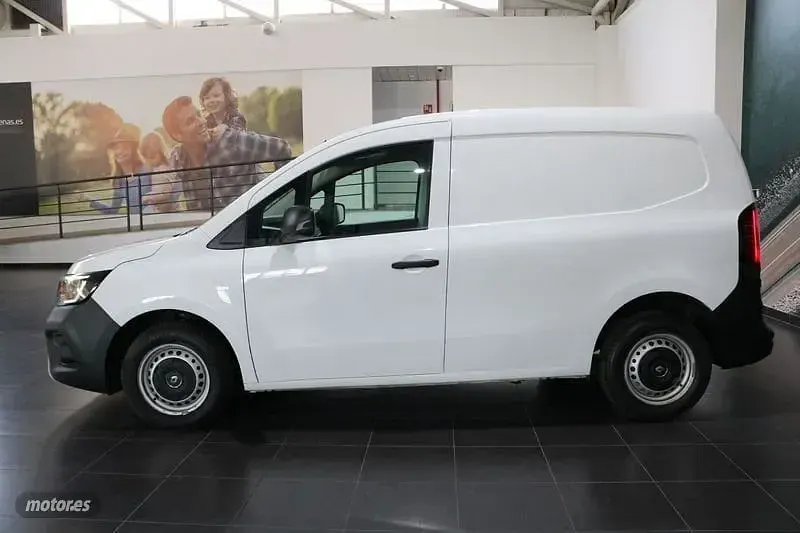 Usado Renault Kangoo 75 CV (55 kW) 2022 Blanco Monovolumen