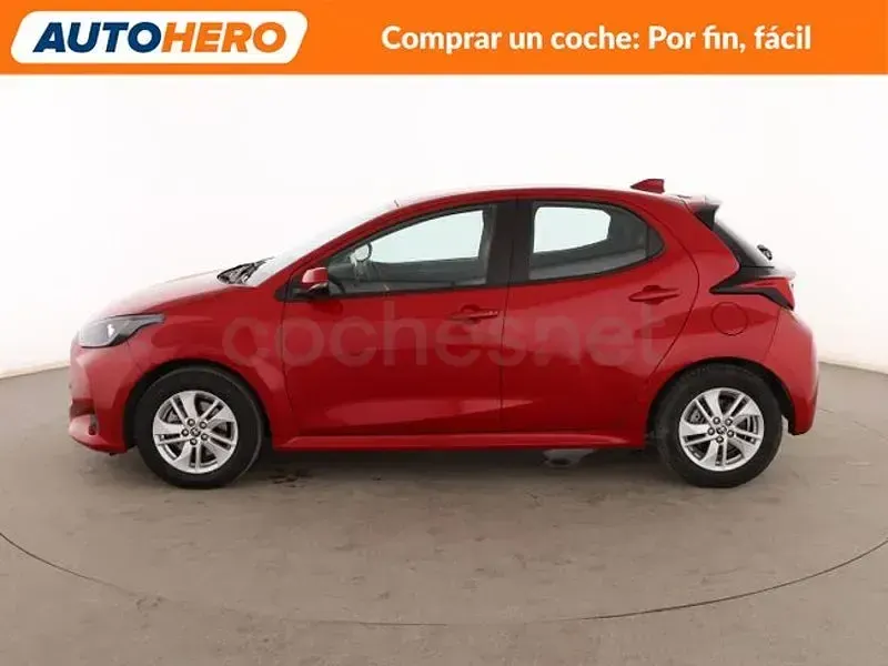 Usado Toyota Yaris Hybrid Active 116 CV (85 kW) 2022 Rojo Berlina