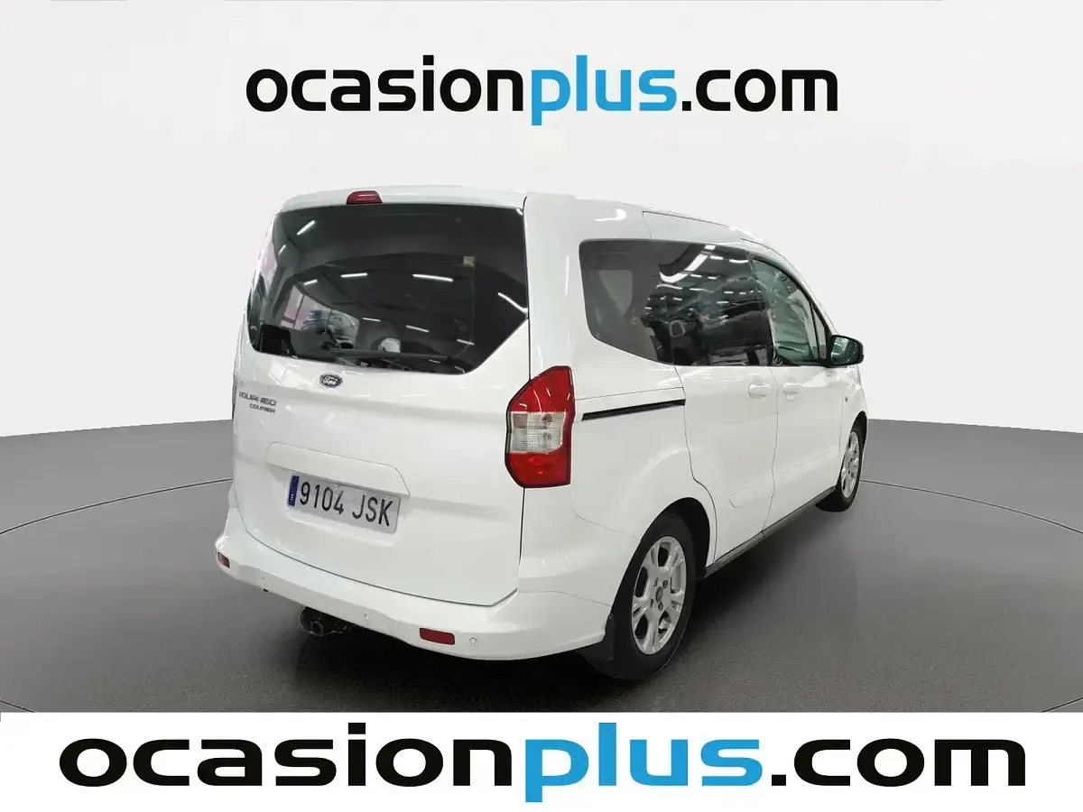 Usado Ford Tourneo Courier Trend 95 CV (69 kW) 2016 Blanco Monovolumen