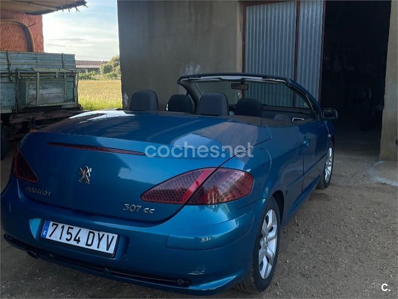 Usado Peugeot 307 CC Sport 136 CV (100 kW) 2006 Azul Descapotable