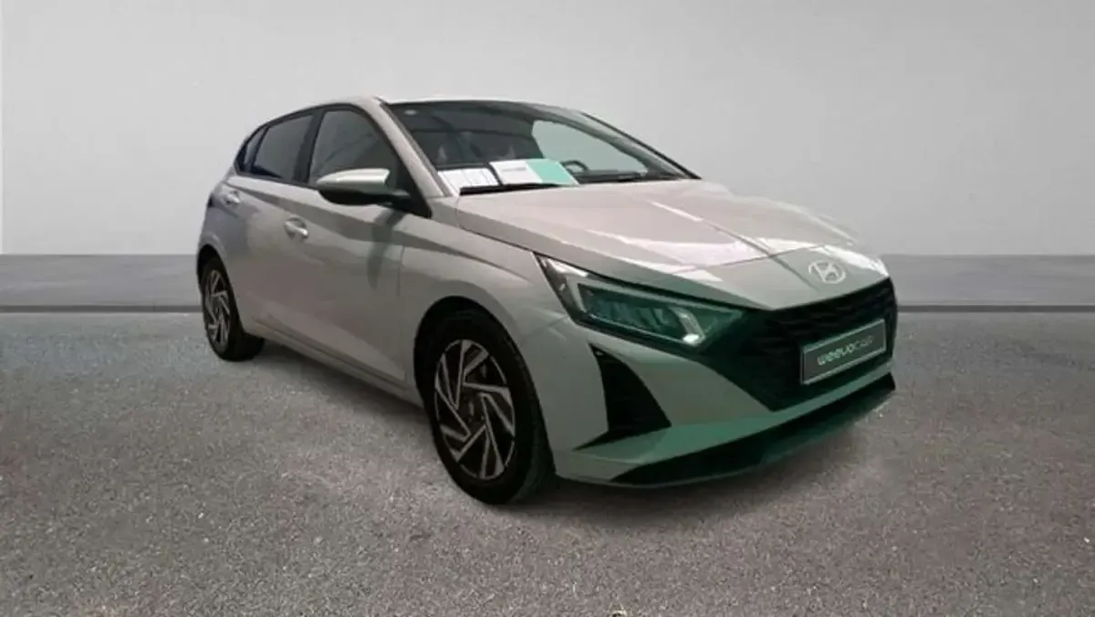 Usado Hyundai i20 80 CV (58 kW) 2025 Gris Utilitario