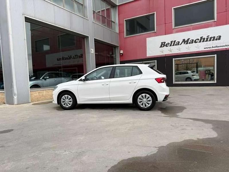 Usado Skoda Fabia Essence 80 CV (58 kW) 2025 Blanco Utilitario