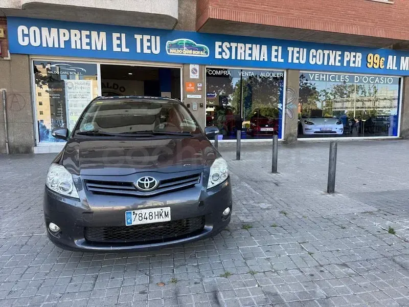 Usado Toyota Auris Active 132 CV (97 kW) 2012 Azul Berlina